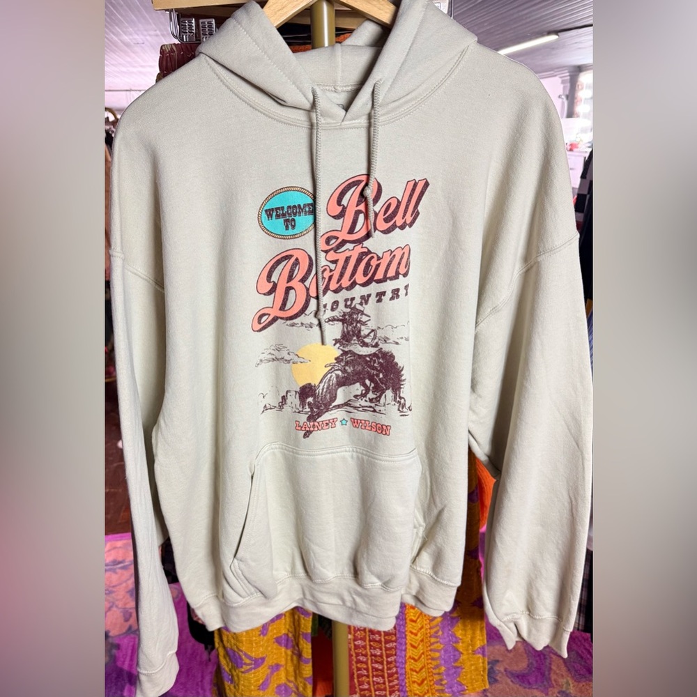 NWT LAINEY WILSON WELCOME TO BELL BOTTOM COUNTRY RODEO HOODIE, BEIGE, XL